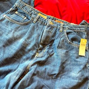 Anthropologie NWT jeans.  Size 31.